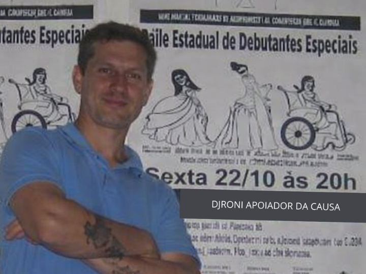 Conheça o garçom que ajudou vários bailes de deficientes